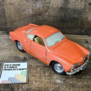 1966 VW Karmann Ghia Road Signature 1:18 Die Cast Volkswagen